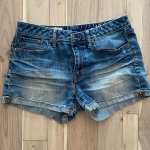 Gap 1969 size 28 jean shorts - so cute!
